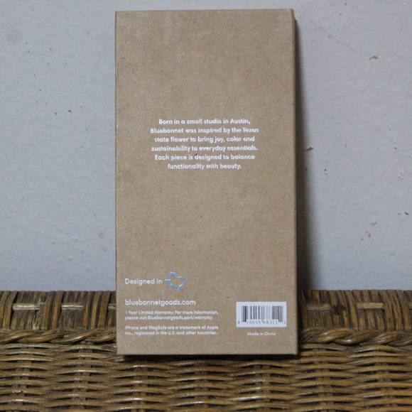 bluebonnet. The Minimalist Full-Grain Leather iPhone 15 Pro MagSafe Case. - Picture 4 of 6